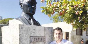 Küba’da Atatürk büstü