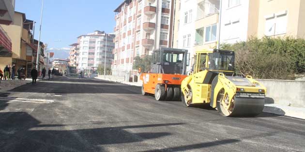 Hatay Büyükşehir’in beton asfalt hizmetleri sürüyor
