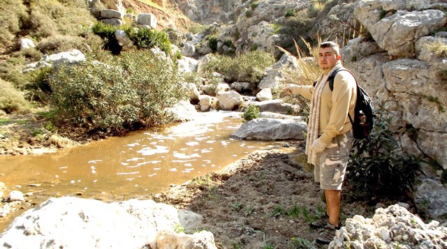 Saint Pierre Kilisesi hemen yanındaki Hacı Kürüş Deresi yatağını takip