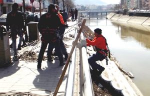 Ne ararsan var… Çöp adına her şey var…