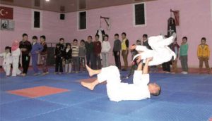 Suriyeli çocuklara Judo kursu