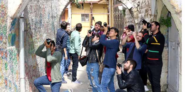 M.K.Ü Basın Yayın Bölümü öğrencileri için uygulamalı fotoğraf gezisi düzenlendi