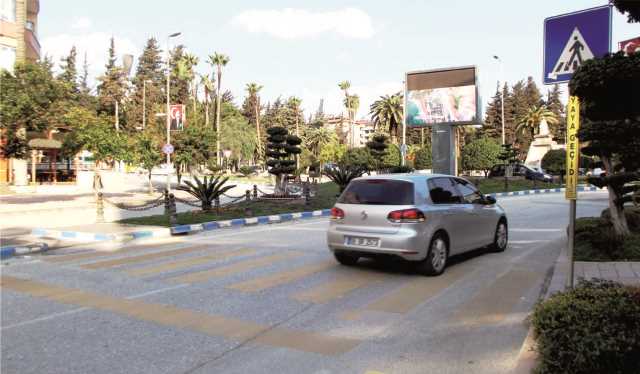 Cumhuriyet Anıtı’ndan Atatürk Caddesi’ne