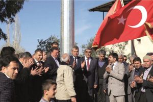 Türk Bayrağı onurla dalgalandırıldı