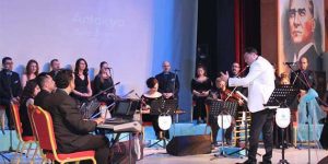 Antakya Belediyesi TSM korosu konseri muhteşemdi: