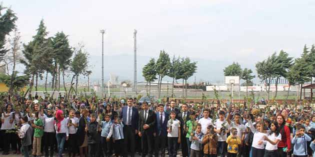 Küresel ısınmaya karşı her çocuğa bir fidan Antakya’da Narlıca mahallesi’nde