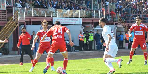  Bordo-Beyazlılar, dün Tuzlaspor önünde