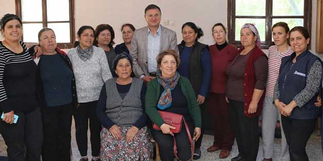 Hatay Büyükşehir Belediye Başkanı Lütfü Savaş, gittiği her yerde kadınlar