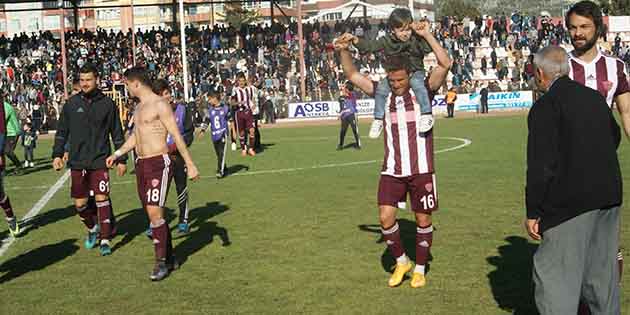 Bordo-Beyazlı ekibin orta sahadaki