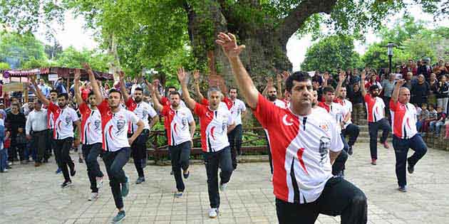 BŞB Halk dansları gösterisi