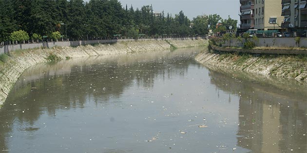 Son yağışlarla, Asi Nehri, doğduğu Lübnan ve Suriye toprakları ile