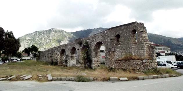 Antakya’nın Haraparası Mahallesi’nde, bir başına bir tarih. Kendi hikayesinin fısıldayışında