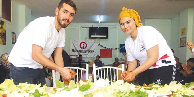 Şarkılar söylediler Yaşlıların sıkıntılarına dikkat çekmek ve onların yalnızlıklarını paylaşmak