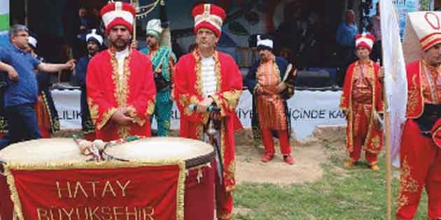 Hatay Büyükşehir Belediyesi’nin desteğiyle Hassa’da birlik ve beraberlik şöleni gerçekleştirildi.