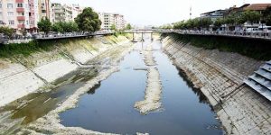 İş makineleri nehir yatağına indi