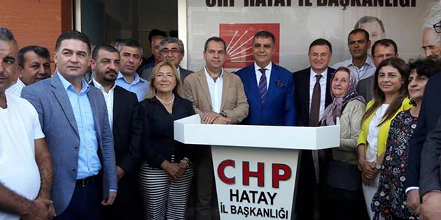 Geride kalan Ramazan Bayramı’nın ilk gününde, CHP’de, il binasında bayramlaşma