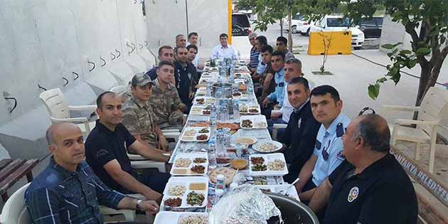 Antakya Kaymakamı Eflatun Can Tortop, Ramazan ayı münasebeti ile sıra