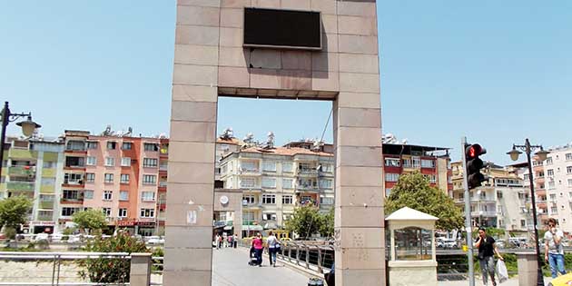 Köprülerin hali ne olacak? Asi üzerindeki köprülere eklenen’kemer’ görünümlü çalışmanın