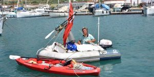 Amatör balıkçı, şişme botla İstanbul’da denize açıldı