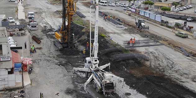 Hatay Büyükşehir Belediye, “PAC Meydanı Battı-Çıktı” projesinde fore kazık çalışması