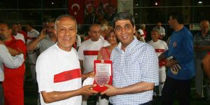 Yerli efsane isimlere plaket