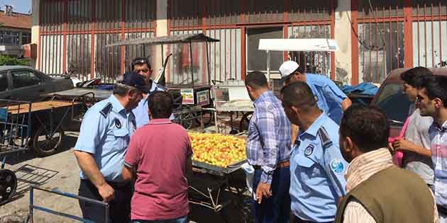 Esnafı mağdur etmemeleri konusunda uyarılarda bulunuldu Antakya Belediyesi Zabıta Ekipleri