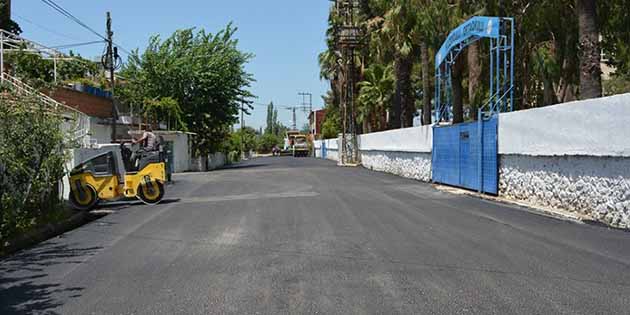 Hatay Büyükşehir Belediyesi beton asfalt ekipleri, kentin dört bir yanında