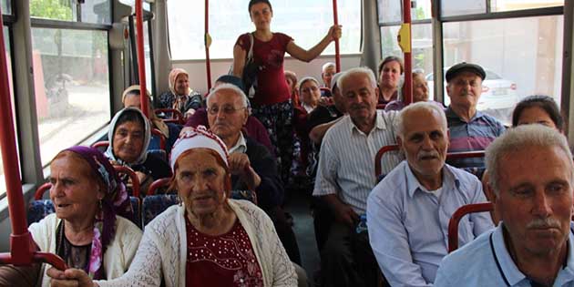 Mahalle büyüklerine sürpriz geziler Samandağ Belediyesi’nin ilçedeki 42 mahallenin büyüklerini