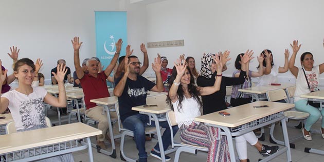 Hastanelerde “İşaret Dili” konuşmacılarına seminer… Hatay’daki devlet hastanelerinde tedavi gören