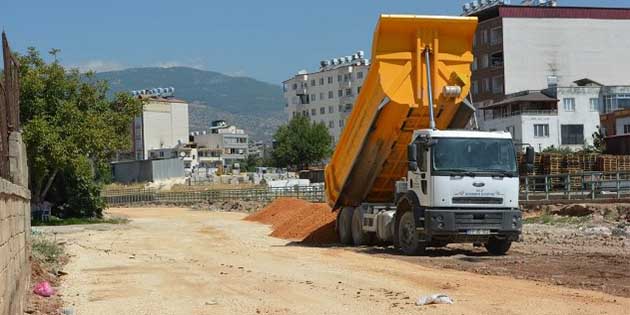Hatay Büyükşehir Belediyesi Fen İşleri Dairesi Başkanlığı ekipleri, Kırıkhan ilçesindeki