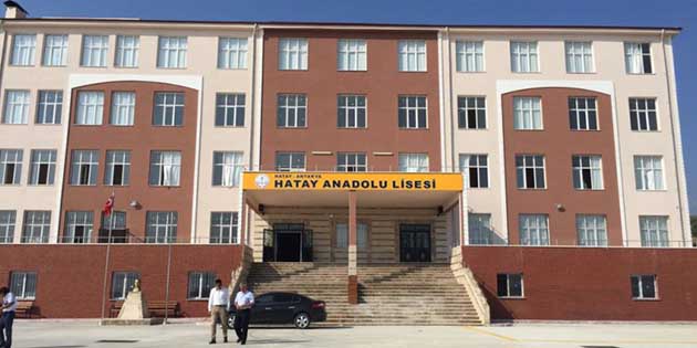 Yeni açılan okulun ilk ziyaretçisi Antakya’da yapımı yeni tamamlanan ve