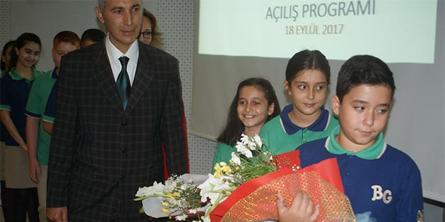 Hoş geldin çiçeği Pazartesi günü “İlköğretim Haftası” kutlamaları gerçekleştirildi. İlimizde,