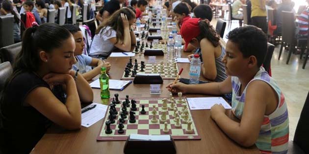 Satranç Turnuvası Turnuva Perşembe günü başladı, 6 gün sürecek. Finaller