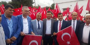 AKP Reyhanlı’da bayrak dağıttı