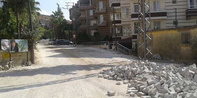 Defne’de beton asfaltta durmak