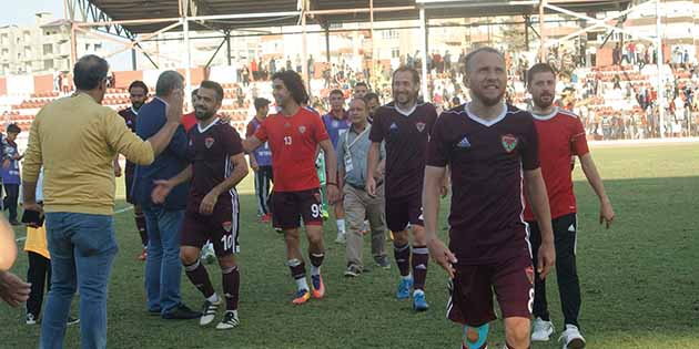 Bordo-Beyazlı ekip, Cumartesi günkü Menemenspor maçı için dün akşam saatlerinde