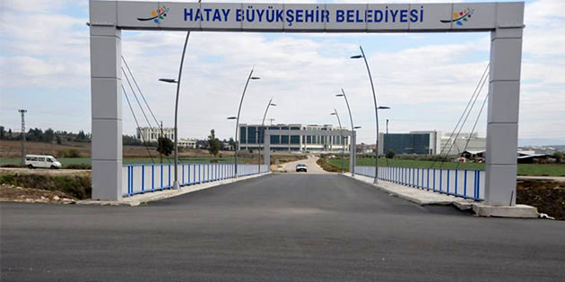 Hatay Devlet Hastanesi’ne giden yolun Asi üzerinde yapımı bir süredir