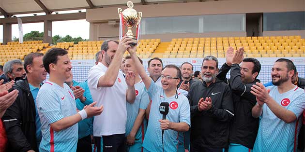 Romanya parlamenter takımını 2-1