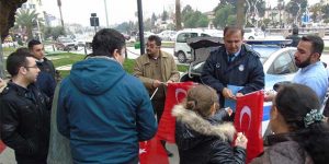 Büyükşehir zabıtası ‘Bayrak’ dağıttı