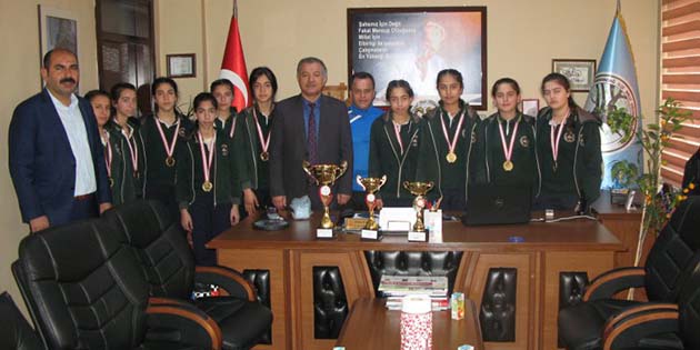 Samandağ-Tomruksuyu O.O. kızları Futsal’da