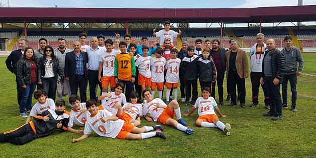 Hatay Karaağaçspor U-14 kategorisi Mersin grup maçlarından birincilikle döndü. Karaağaçspor