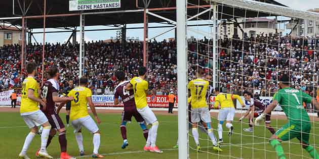 Bordo-Beyazlı ekip, lider Menemenspor