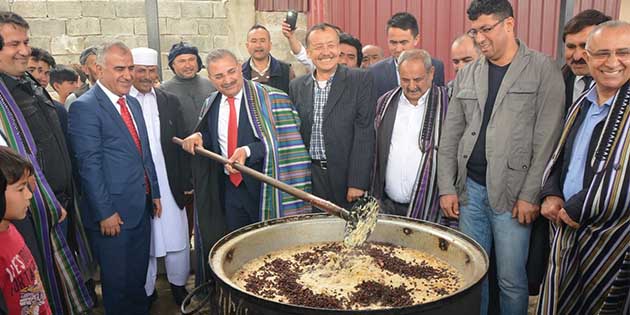 Kazanlarda Özbek Pilavı pişirildi