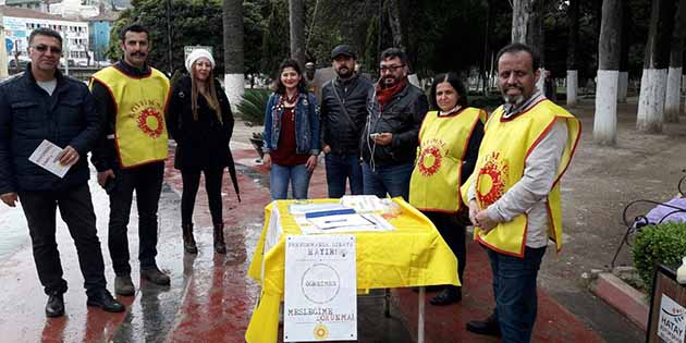 Eğitim Sen’lilerde yağışa rağmen imza kampanyasına devam… Hatay Eğitim Sen