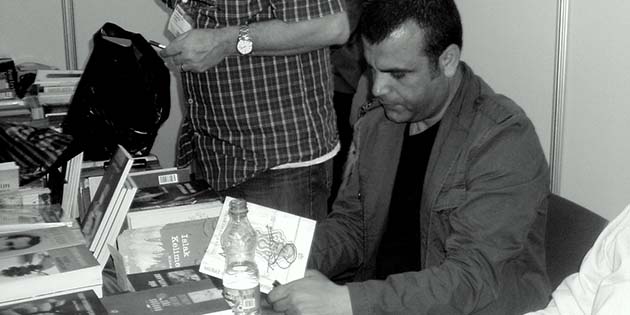 Gazetemiz Köşe Yazarı Murad Demirkol, dün başlayan Kitap Fuarı’nda stantta