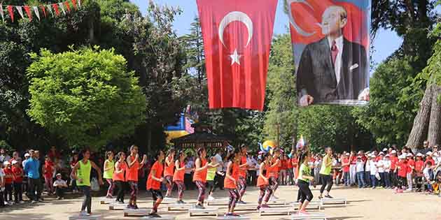 Çocuklar çocukluklarını yaşadı Gazi