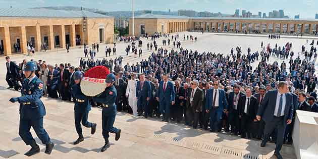 Ziyaret için Anıtkabir’de Türkiye’nin