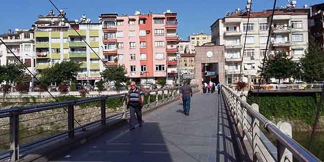 Asi Nehri’nin taban çamurunda