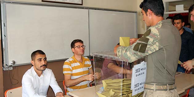 Afrin’de görev yapan askerler oylarını ilimizde kullandı. Zeytin Dalı Harekatı