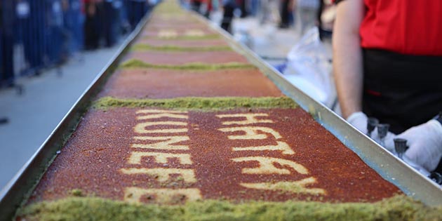 Geleneksel Künefe Şöleninden renkli görüntüler Hatay’ın anavatana katılışının 79. yıldönümü